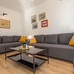 تاسينا شقة *