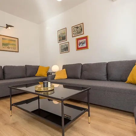 Tasina Apartman *