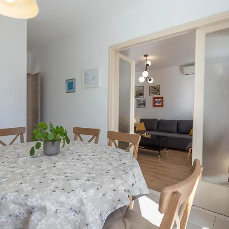 Tasina Apartment