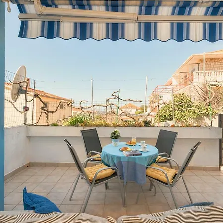 Tasina Apartment *